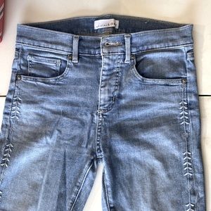 Made and loved LOFT modern embellished skinny light wash cropped jeans 27/4